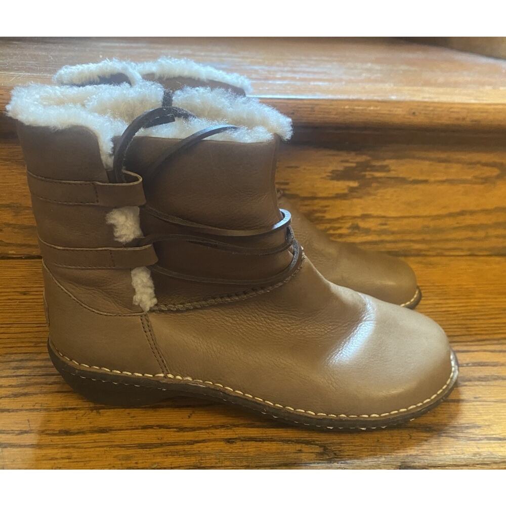 UGG Caspia 1932 tan leather lace-up ankle boots with sheepskin lining 10